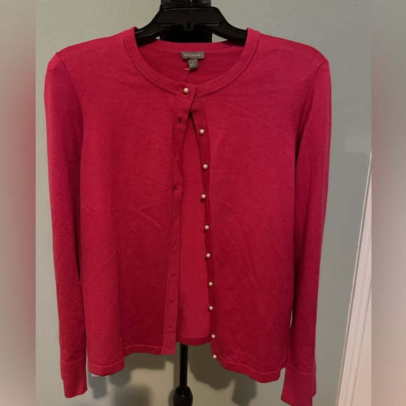 Ann Taylor Pink Button Down Shirt with Pearl. Size Medium. Like new. - Picture 2 of 9